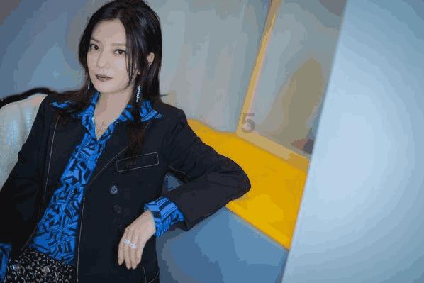 救援爱图画的男孩