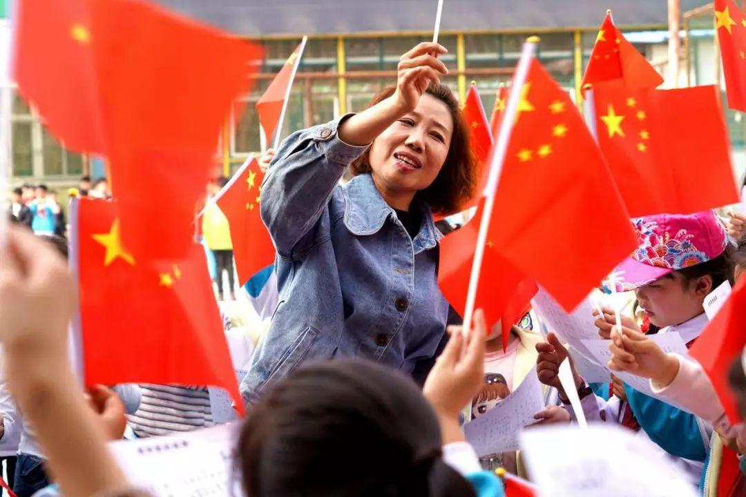 张艺兴王思聪打台球，为何娱乐圈中许多明星都和王思聪关系好？